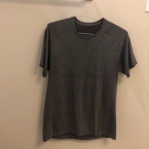 Men’s Gray Lululemon T-shirt